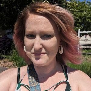 Meet your Posher, Caitlin